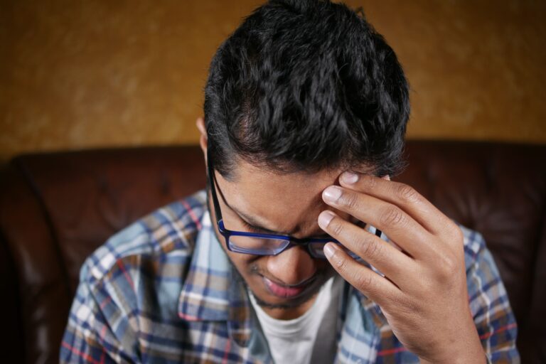 Why Do I Feel Dizzy Frequently? Causes, Symptoms & Treatment